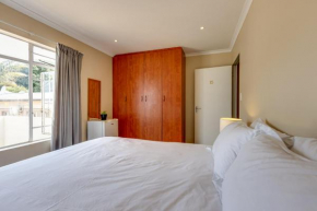 51 on York Unit 15 with PRIVATE Bathroom